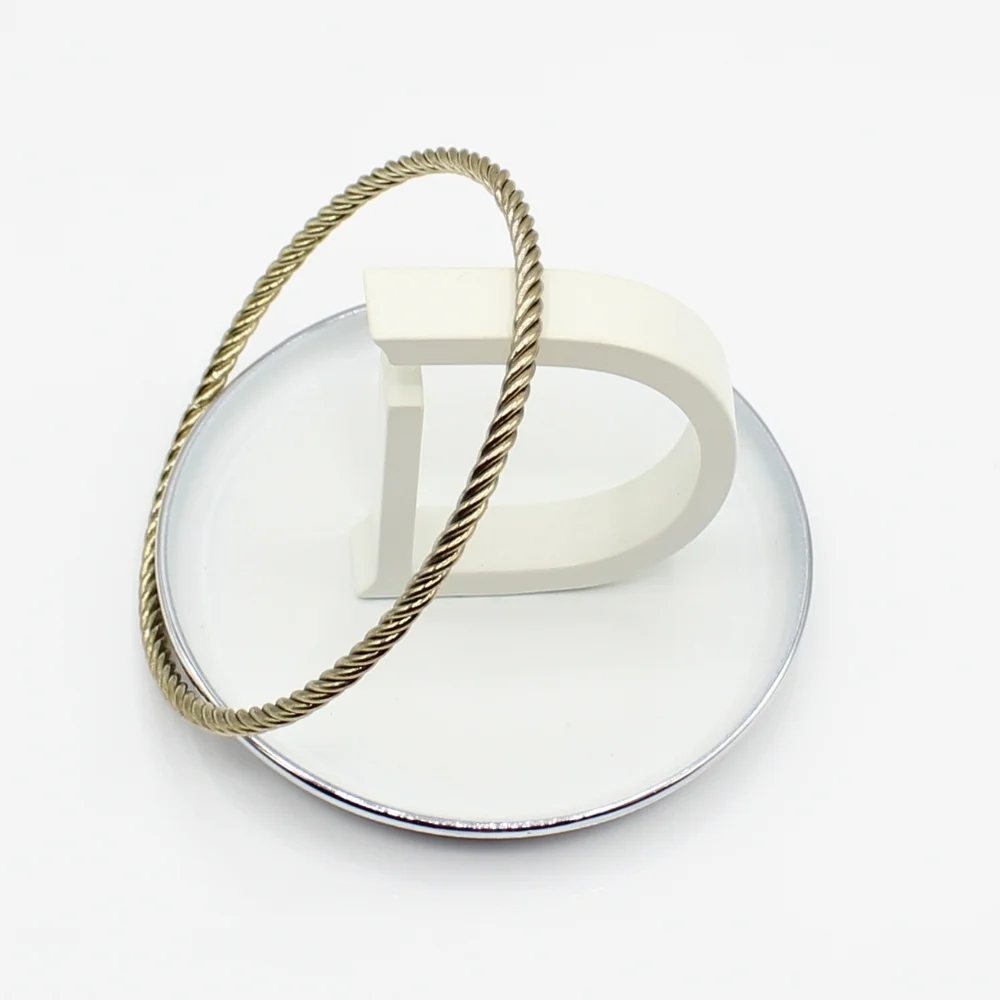 Vintage twisted goldtone bangle bracelet - Picture 3 of 5